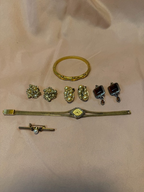 None Jewelry - Gold-tone Pearl & Stone Accent Jewelry Set